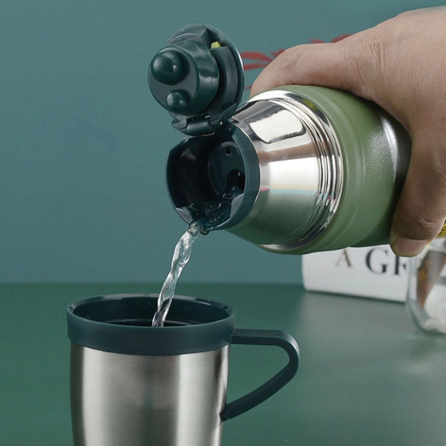 термос з чашками у подарунковому наборі