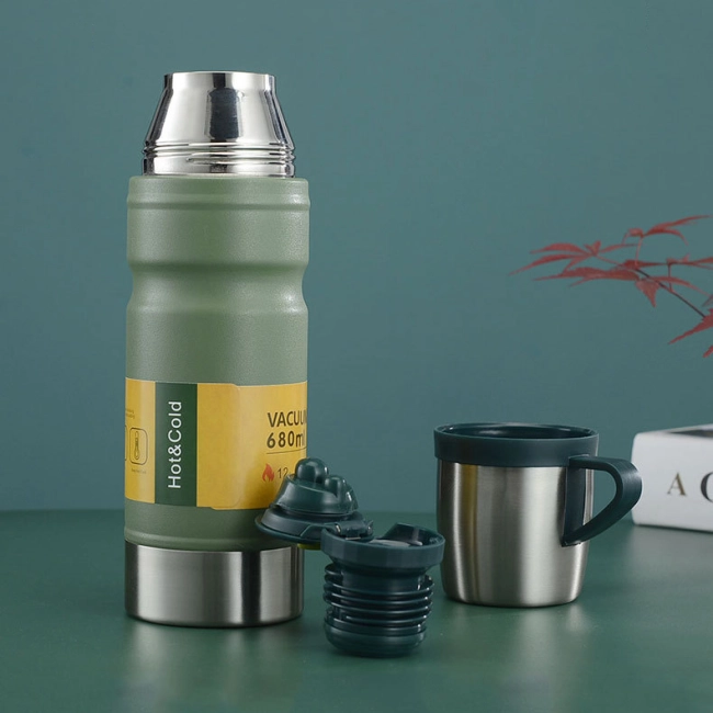 набір для подарунка з термосом і чашками