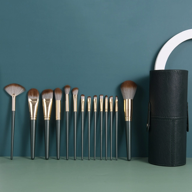 набір косметичних пензлів з чохлом