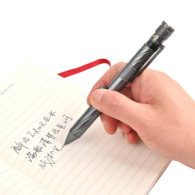 ручка с фонариком и лезвием