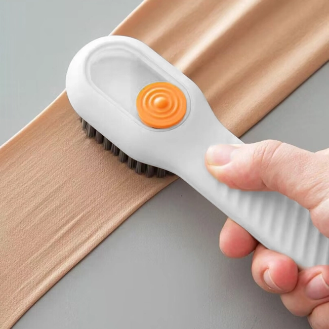 щітка з місцем під мийний засіб