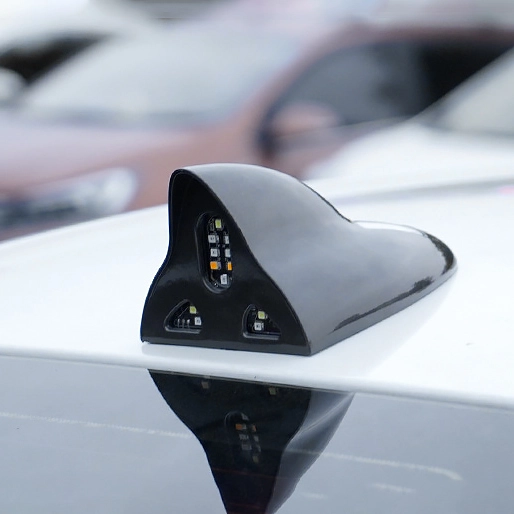 плавець автомобільний на дах із сонячною панеллю