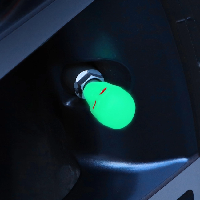 ковпачки з черепами для ніпелів коліс машини