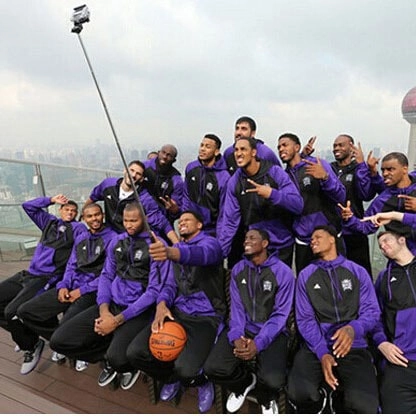 палка для селфи с кнопкой