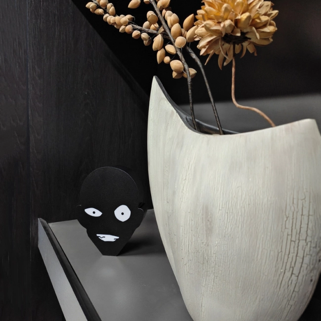 нічник з людським обличчям