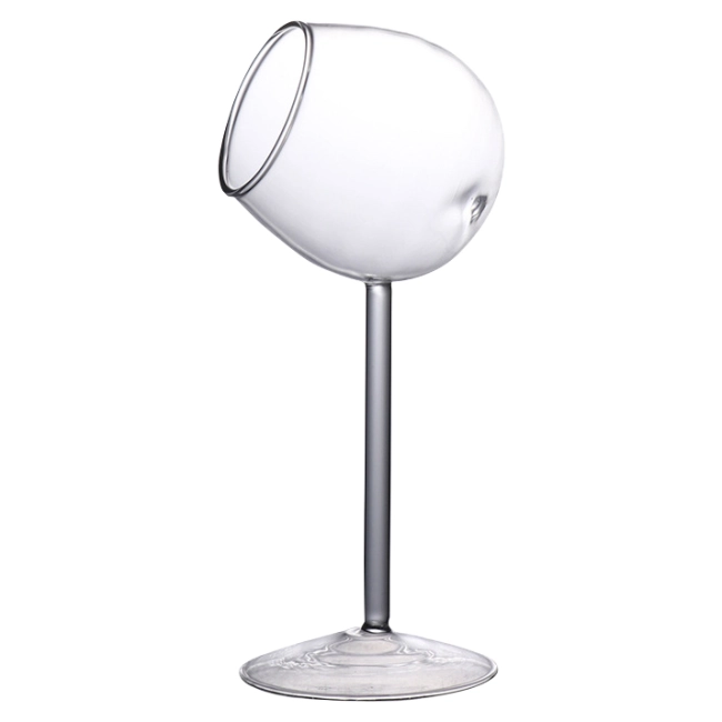 бокал под наклоном