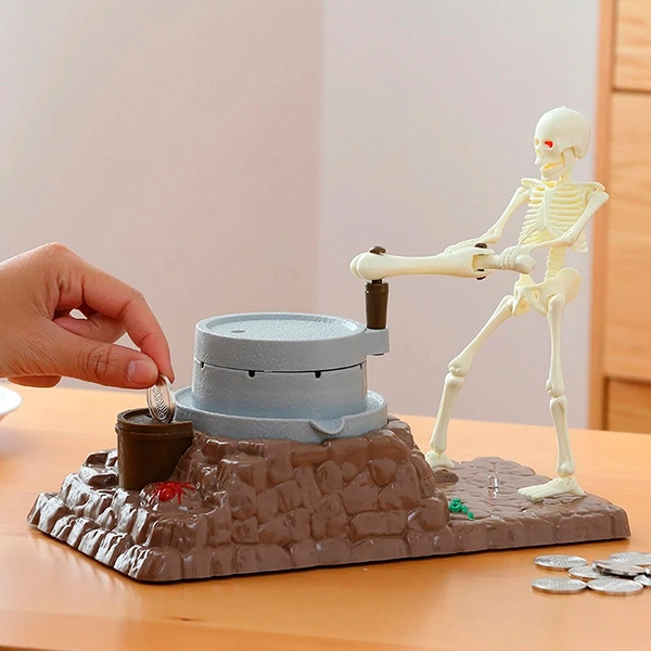 скарбничка зі скелетом