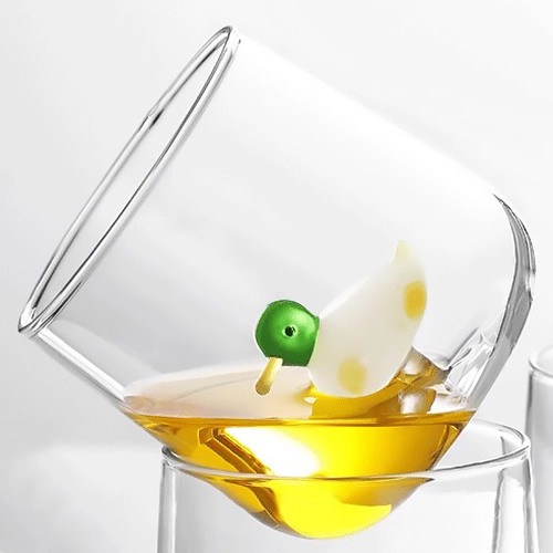 склянка на дні з качкою