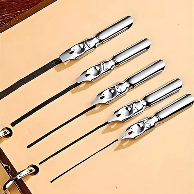 перьевая ручка с чернильницей в наборе