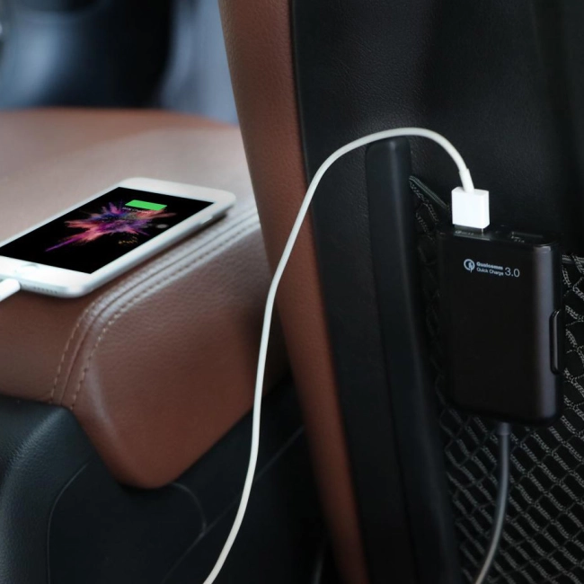 зарядка для заднього сидіння в машину