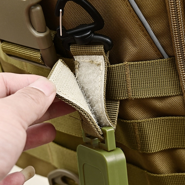 ретрактор тактичний на карабіні із вбудованим тросом