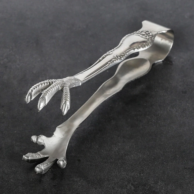 металеві щипці для льоду