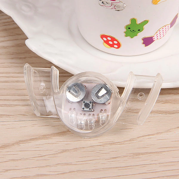 блестящие зубные протезы