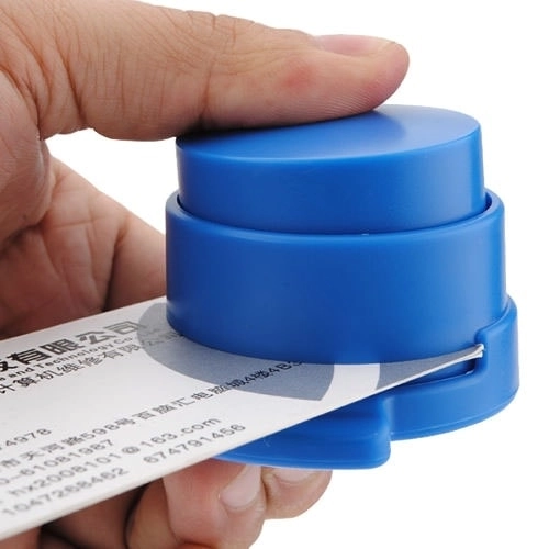 степлером для скріплення документів