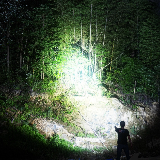 ліхтарик акумуляторний для заряджання телефону