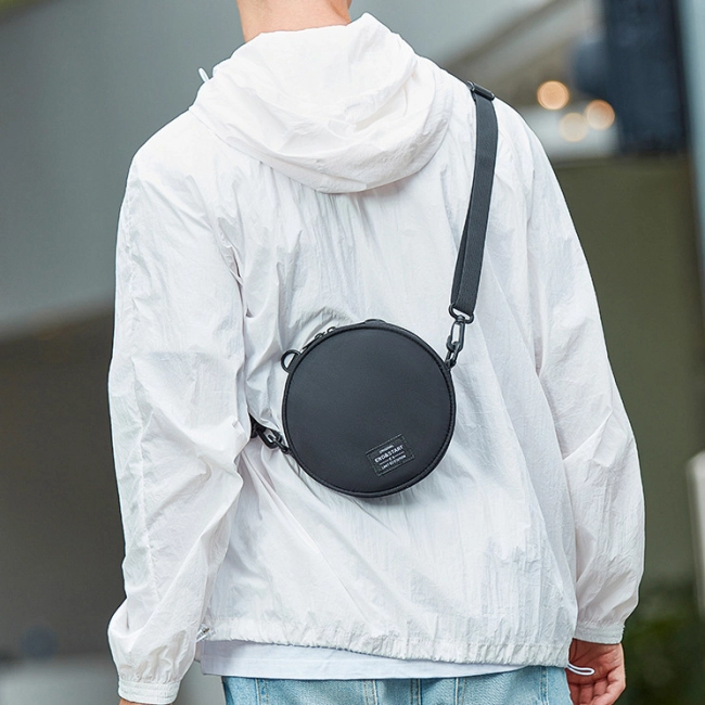 чоловіча маленька кругла сумка