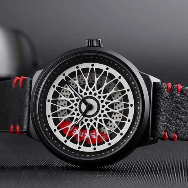 кварцевые наручные часы с ремешком