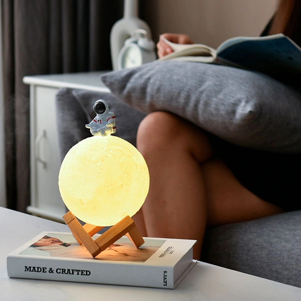 світильник Космонавт на місяці