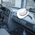 тримач для капелюха в авто
