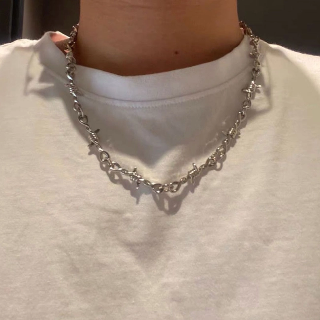 ланцюжок у вигляді колючого дроту