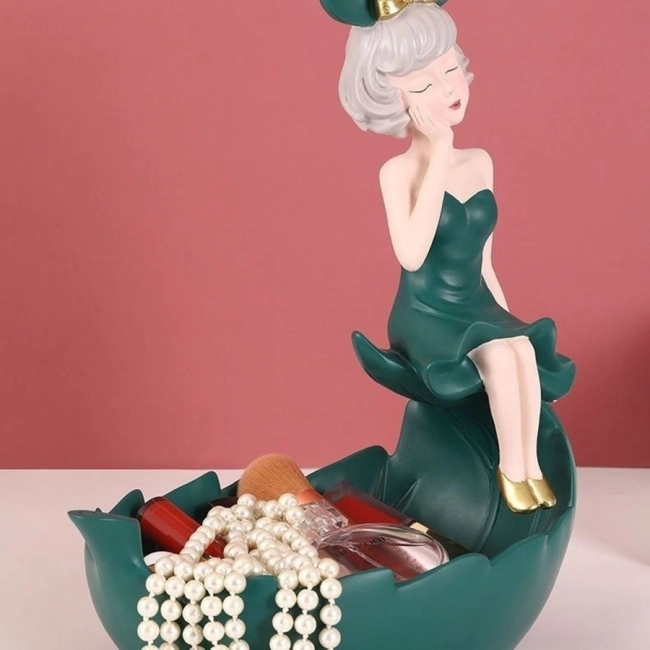 подставка для украшений с девушкой