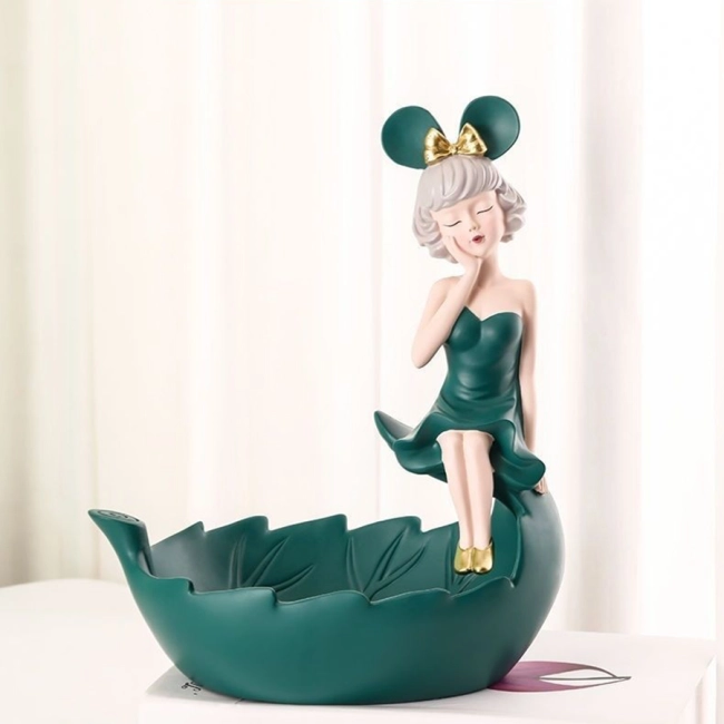 подставка для украшений с девочкой