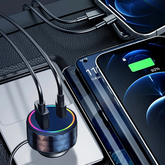 зарядний пристрій з кабелями в автомобіль