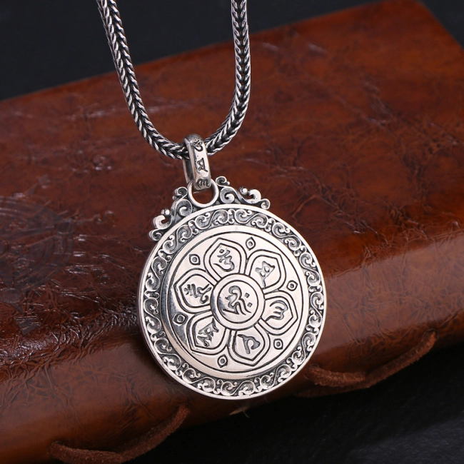 Ланцюжок на шию з кулоном