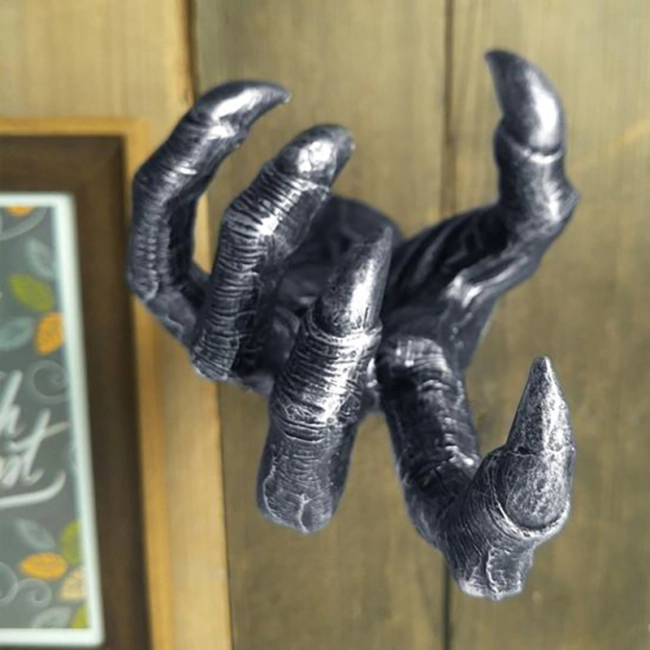 рука демона для украшений