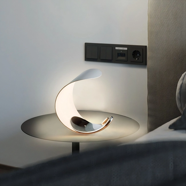 світильник на тумбочку