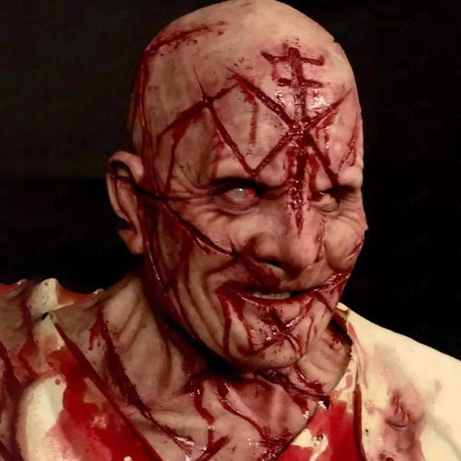 маска шрами на обличчі