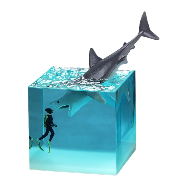 фігурка з мегалодоном