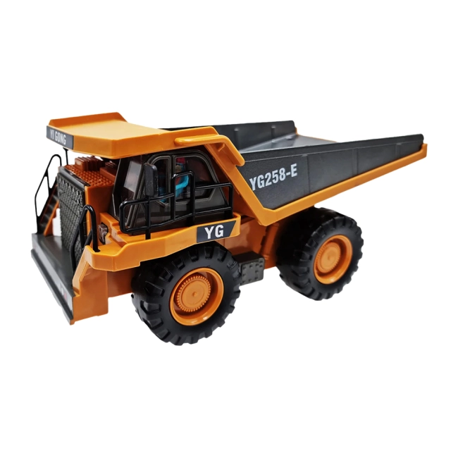 карьерный самосвал на пульте управления