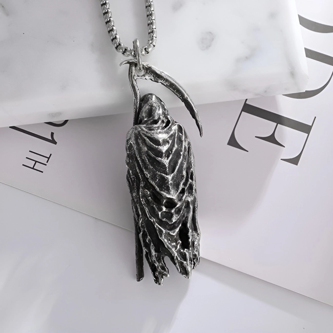 кулон в виде смерти