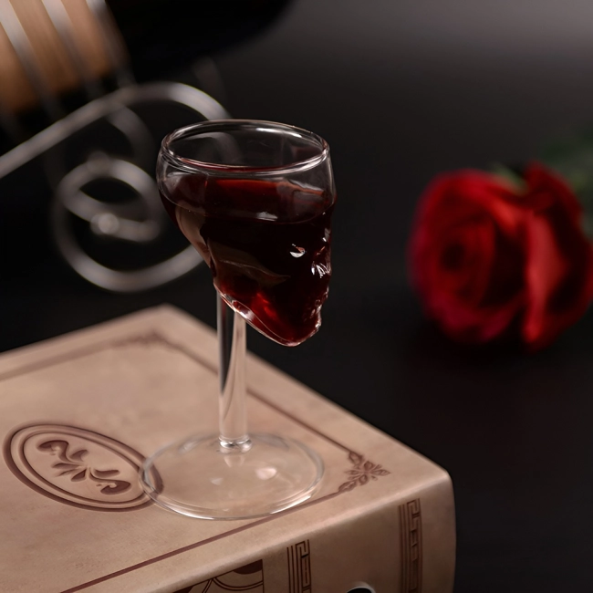 винний бокал череп