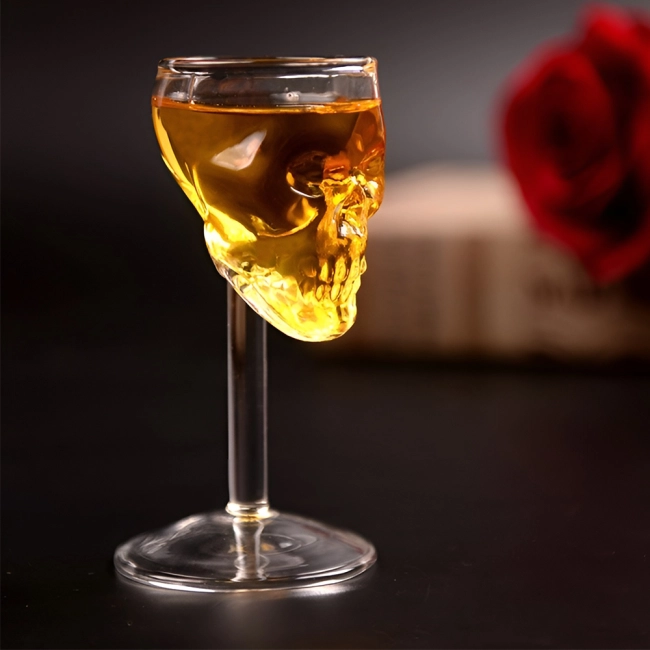 винний бокал с черепом