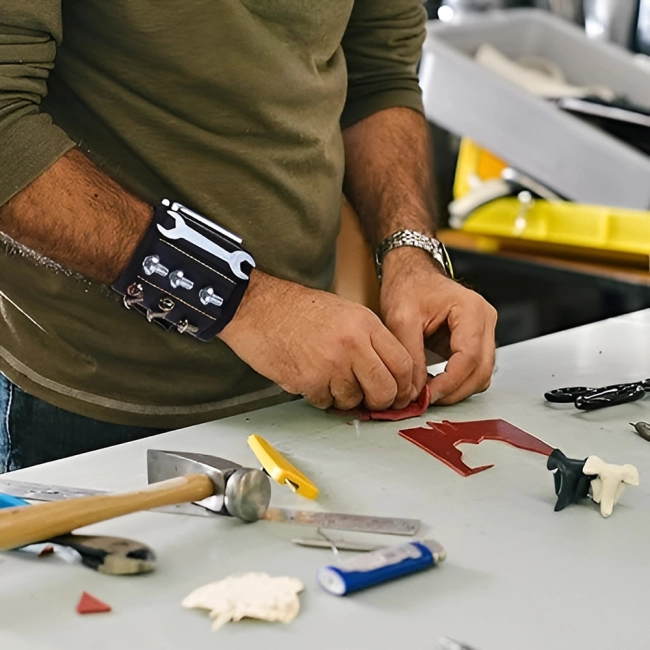 Браслет на магните для шурупов