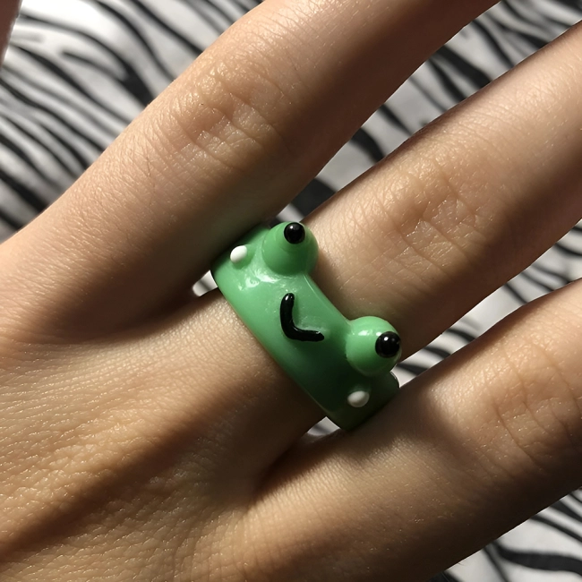 Кільце з жабою