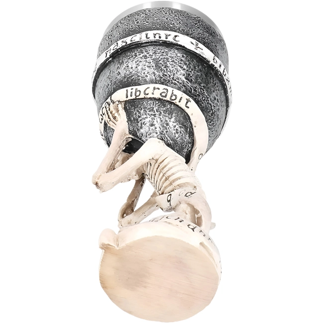 кубок зі скелетом