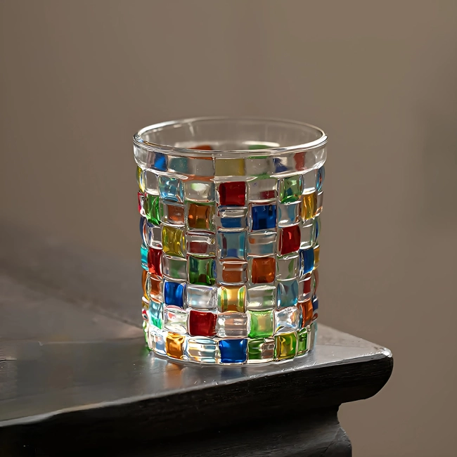 Стакан с разноцветным стеклом