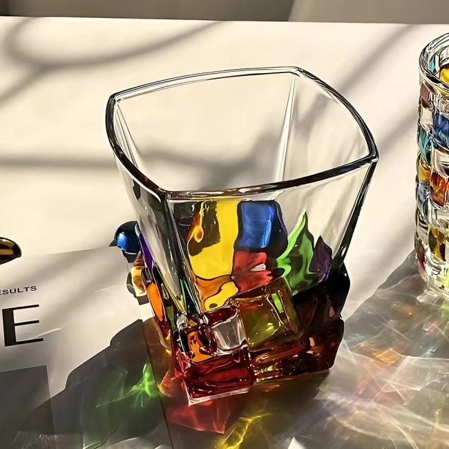 скляна склянка з кубиками