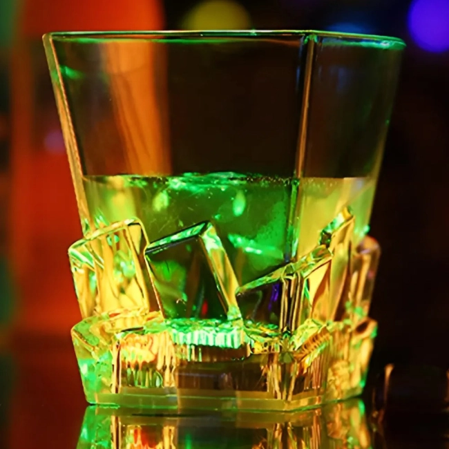 стакан с подсветкой от воды
