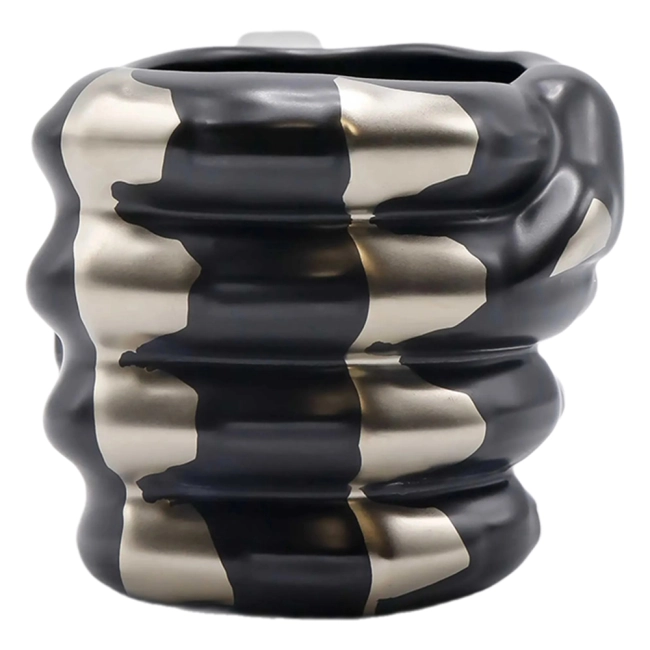 Кружка в форме руки