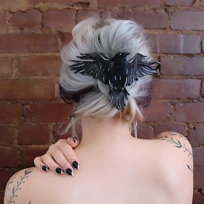 шпилька з вороном