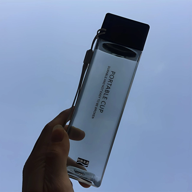 бутылка с ремешком для кисти