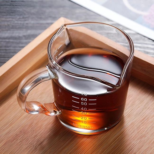 мірна склянка з розміткою