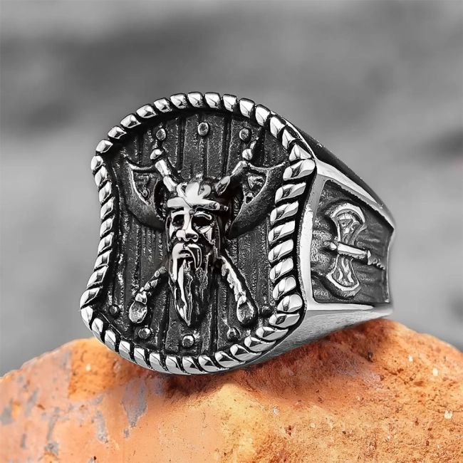 Кольцо в виде викинга