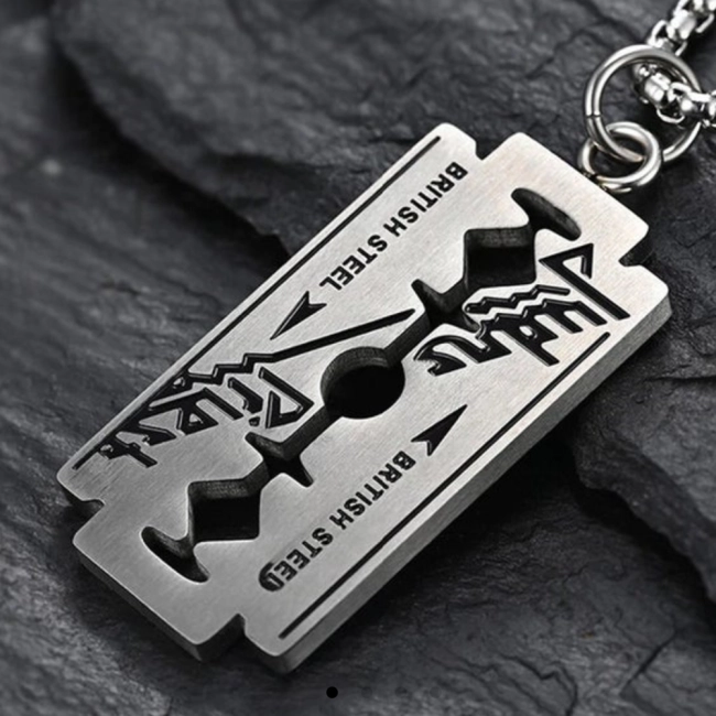 Кулон у вигляді леза