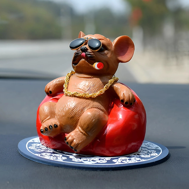 собака на панель приладів