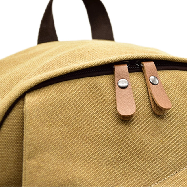 рюкзак з атакою титанів